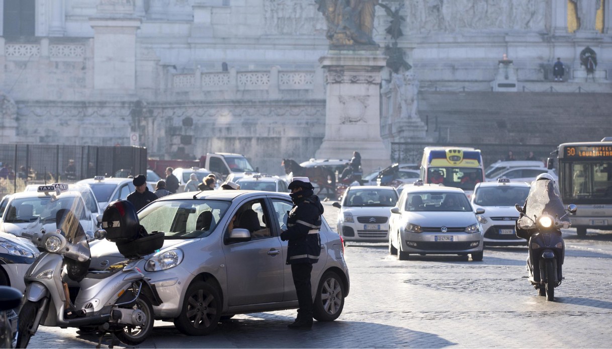 Via libera alle targhe straniere: ecco come e quanto si risparmia
