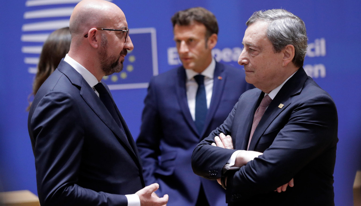 Stop al petrolio dalla Russia, la Ue ha deciso: cosa succederà alla benzina