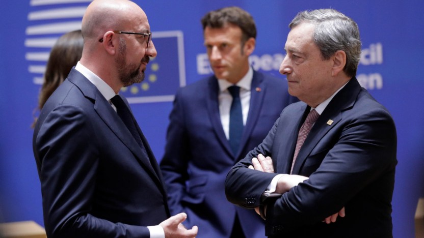 Stop al petrolio dalla Russia, la Ue ha deciso: cosa succederà alla benzina