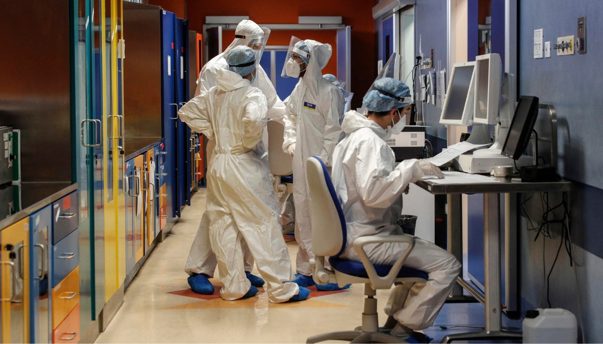 Contagi fuori controllo? Chi si ammala ora e dove il Covid corre di più