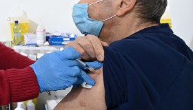 Quarta dose over 60, dove prenotarsi in Lazio e Lombardia