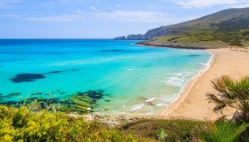 Turismo sostenibile per legge, via il primo esperimento al mondo