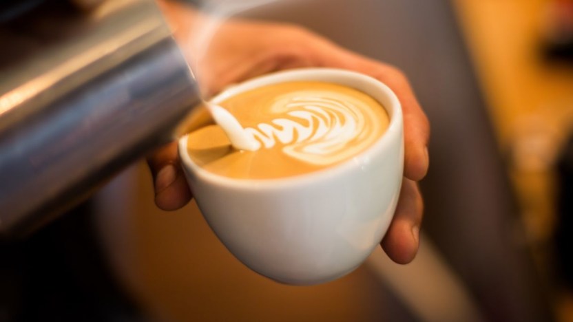 8 euro per un cappuccino al bar: esplode il caso a Roma