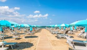 Caro ombrellone, aumentano i costi per una giornata al mare