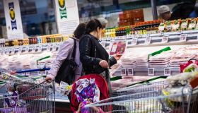 Buoni benzina in regalo con la spesa: in quali supermercati e come ottenerli