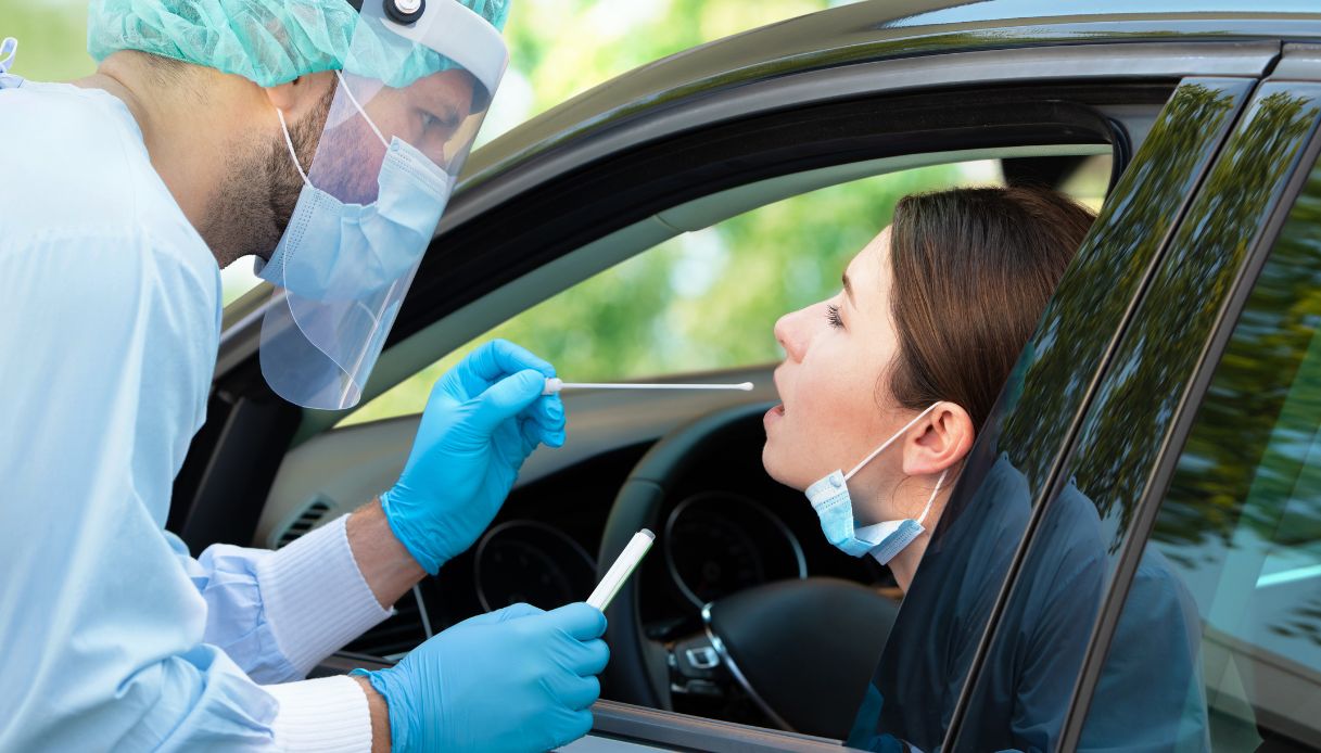 Il Covid sta mutando ancora? Un contagio anomalo preoccupa