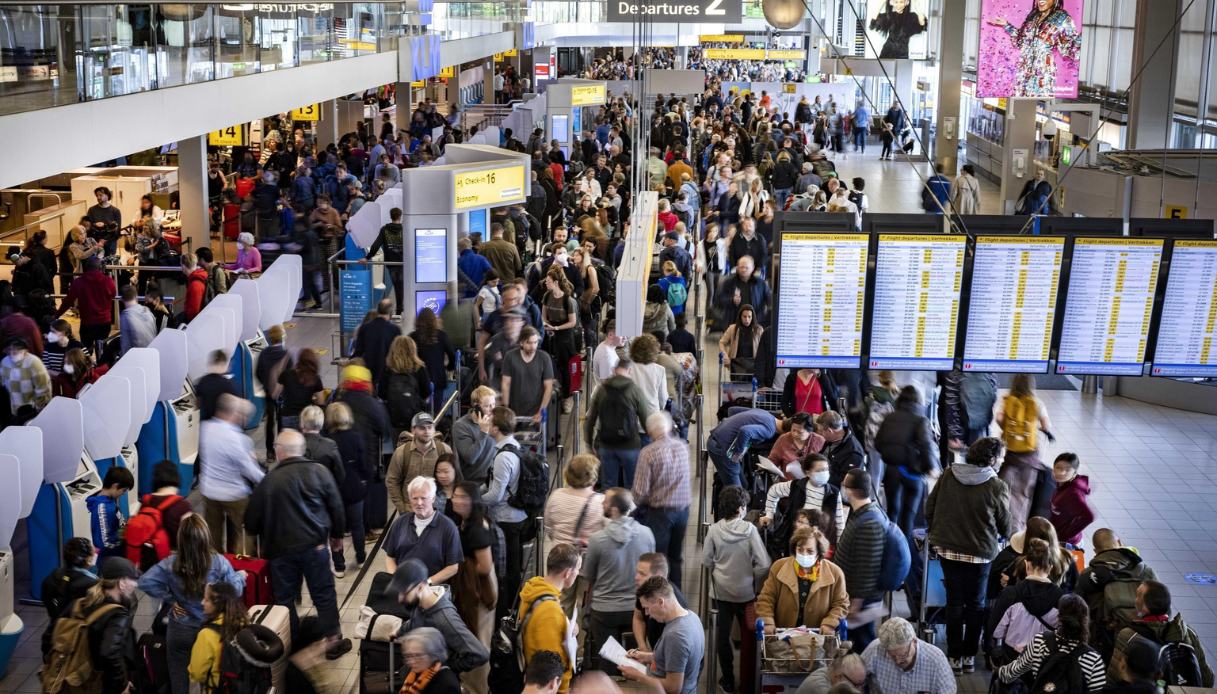 Caos voli, oltre allo sciopero a luglio anche migliaia di cancellazioni ad agosto