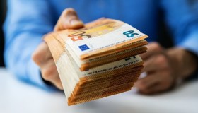 Reddito di base, ai giovani 1700 euro al mese: parte l’esperimento