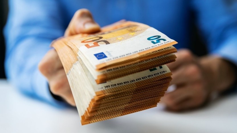 Reddito di base, ai giovani 1700 euro al mese: parte l’esperimento