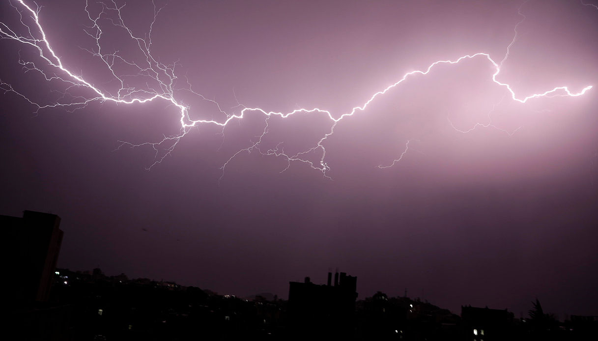 Ancora vittime dei fulmini in Italia: come proteggersi e dove