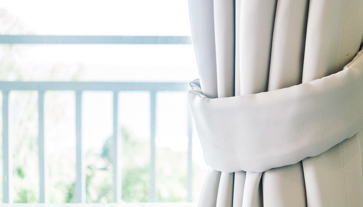 Casa troppo calda? Spopola la tenda termica: cos’è e come acquistarla