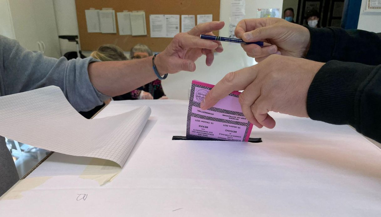 Elezioni, la carica dei 100 candidati impresentabili: ecco chi sono