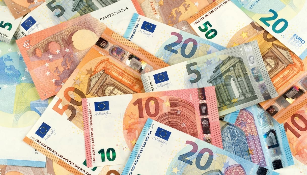 Bonus 200 euro, chi deve fare domanda all’INPS entro il 31 ottobre