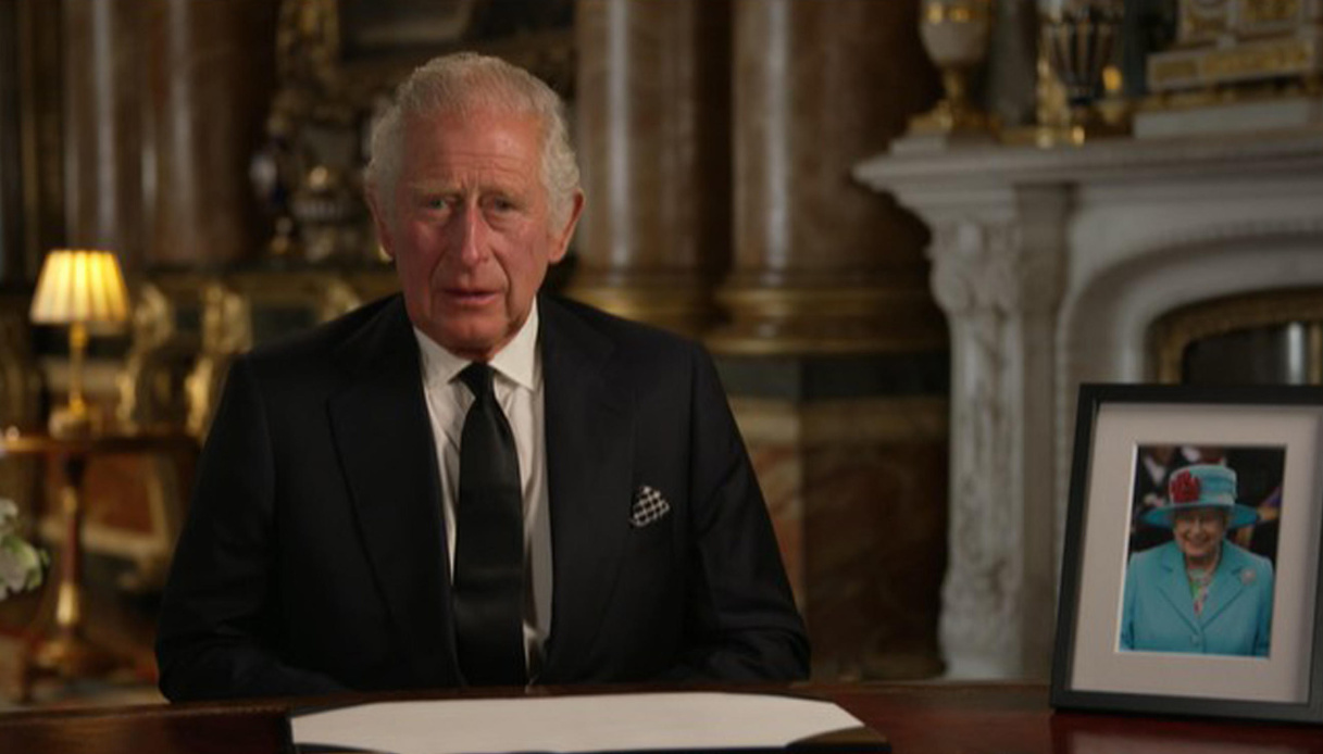 Re Carlo, partenza difficile: licenzia 100 dipendenti storici