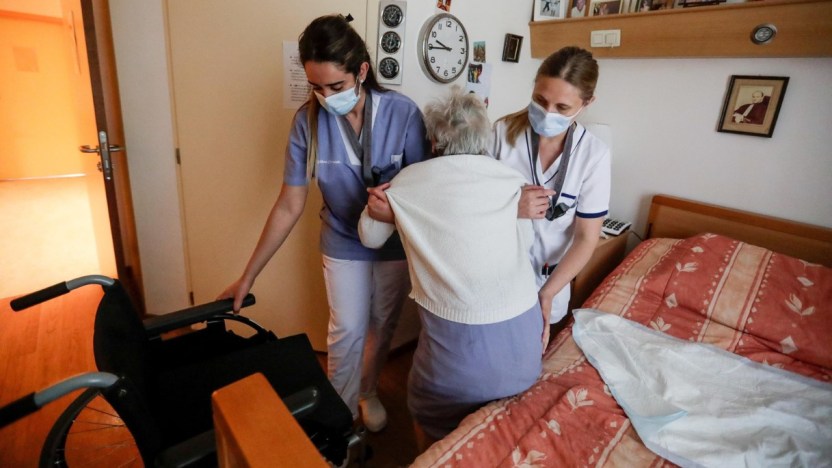 Colf e badanti, cambia la lettera d’assunzione: occhio alla multa salata