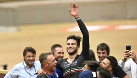 Ciclismo, Filippo Ganna batte il record dell’ora: quanto guadagna