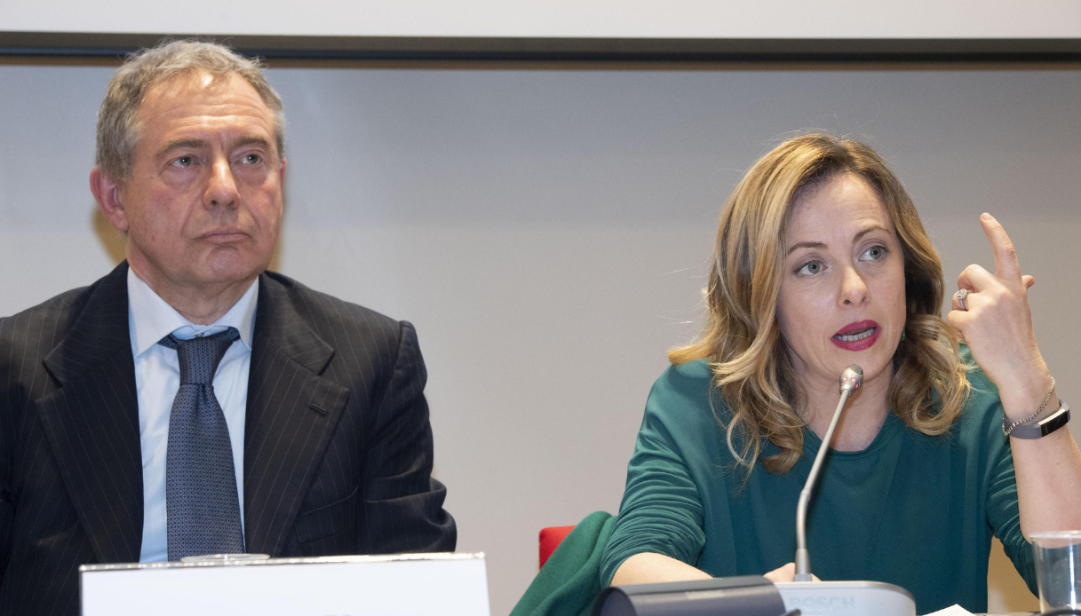 Il ministro Urso lancia l’allarme sulla recessione: cosa farà Meloni