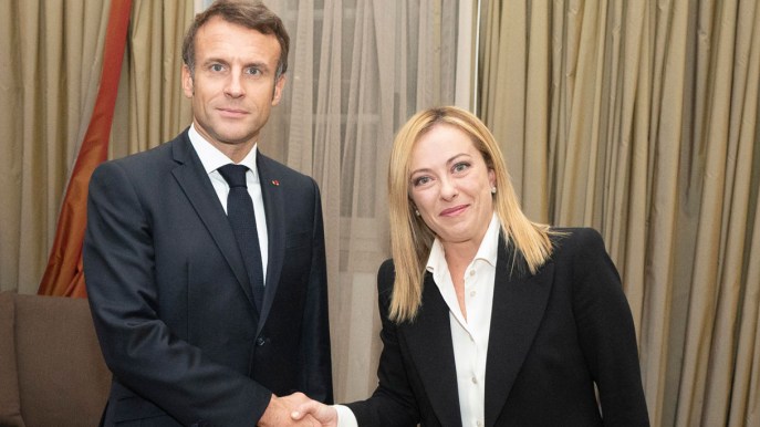 Francia, Macron “modello Fornero”: in pensione a 64 anni