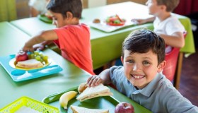 Frutta e verdura nelle scuole: c’è da lavorare (parecchio) sulla sostenibilità