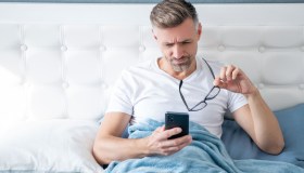 Cambio dell’ora, quando scatta: ipotesi proroga di un mese