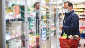 Allarme per il pesce che mangiamo: cosa succede. Arriva quello in provetta?