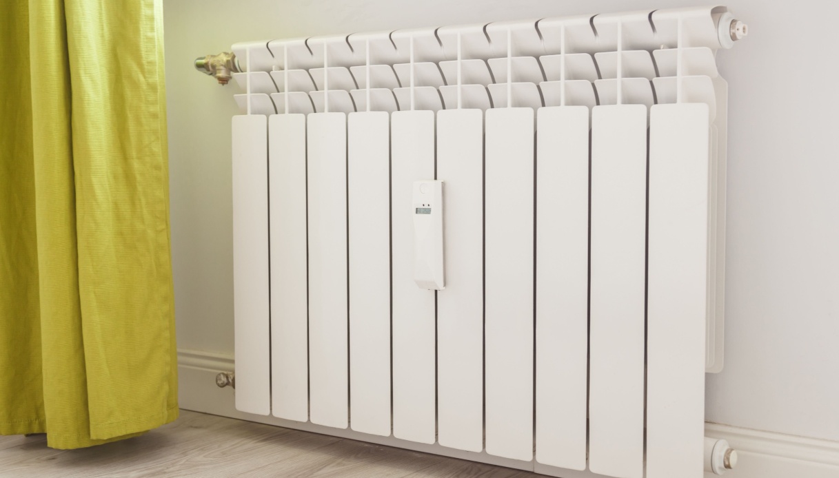 Il trucco del foglio sul termosifone per risparmiare in bolletta