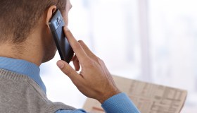 Tumore per colpa del cellulare: avrà un risarcimento a vita dall’Inail