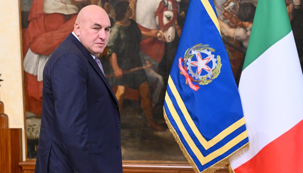 Perché Guido Crosetto è stato accusato di conflitto di interessi