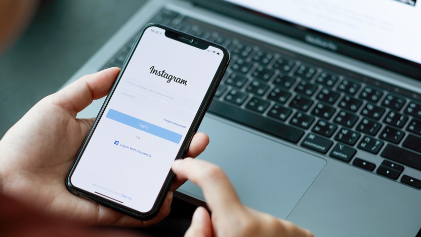 Instagram down, account sospesi e problemi per milioni di utenti