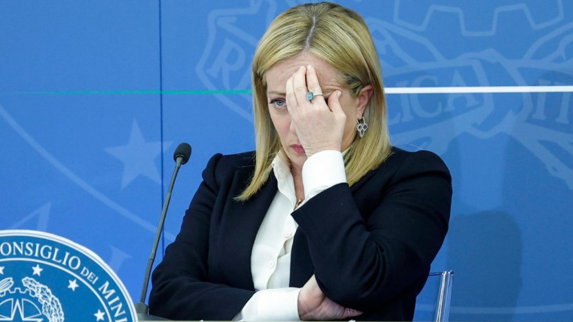 Migranti, disastro Meloni: costretta a cedere. Tutti sbarcati in Italia