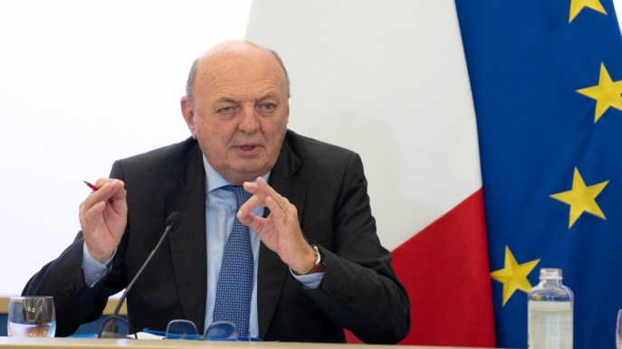 Abusivismo, ministro nella bufera. Scoppia il caso Pichetto Fratin