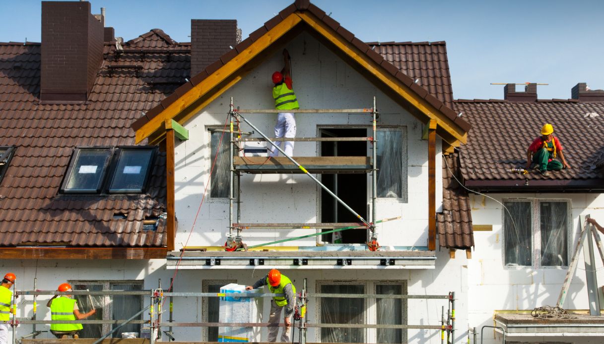 Due su tre sono da riqualificare: la situazione degli edifici italiani