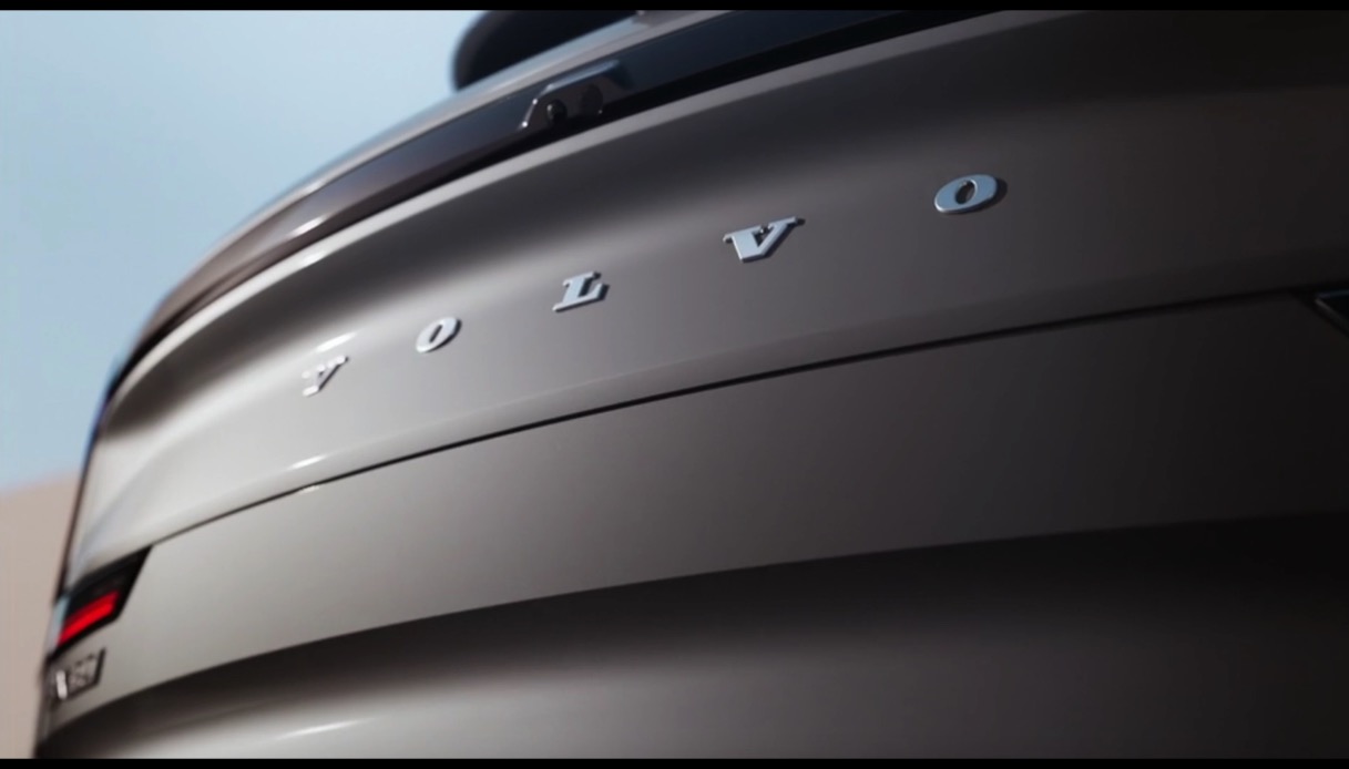 Obbligo di auto elettriche? Volvo gioca d’anticipo