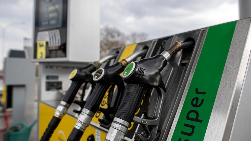 Caro carburanti, benzina di nuovo su: dove conviene fare il pieno