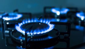 Prezzo del gas in calo, ma bollette in aumento: cosa succede