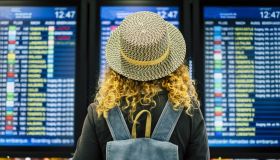 Aumenti (folli) a Natale: ma costa di più il treno o l’aereo? Prezzi a confronto