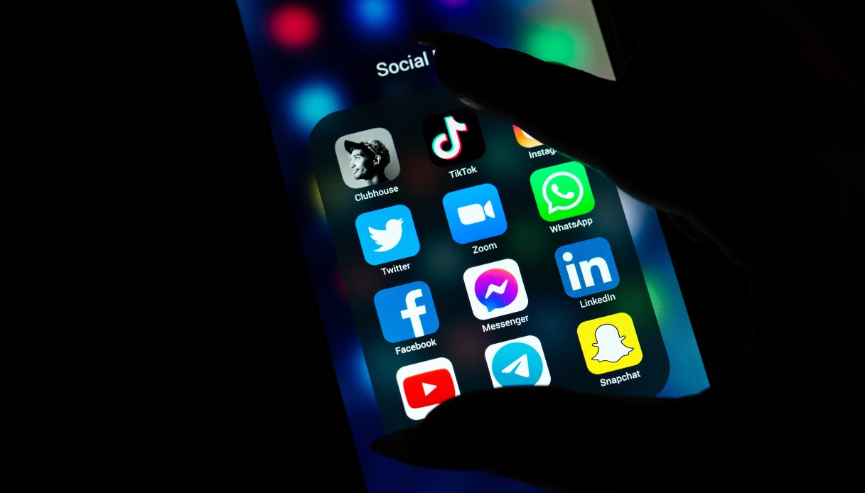 Cos’è Lensa, l’app che spopola sul web: costi e rischi