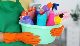 Stangata sulle famiglie per colf, badanti e baby sitter: quanto costeranno in più