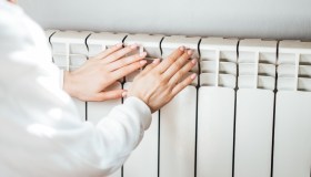 Caro bollette, meglio i termosifoni in acciaio o in alluminio?