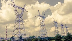 Nel 2022 calano i consumi di energia ma crescono le emissioni