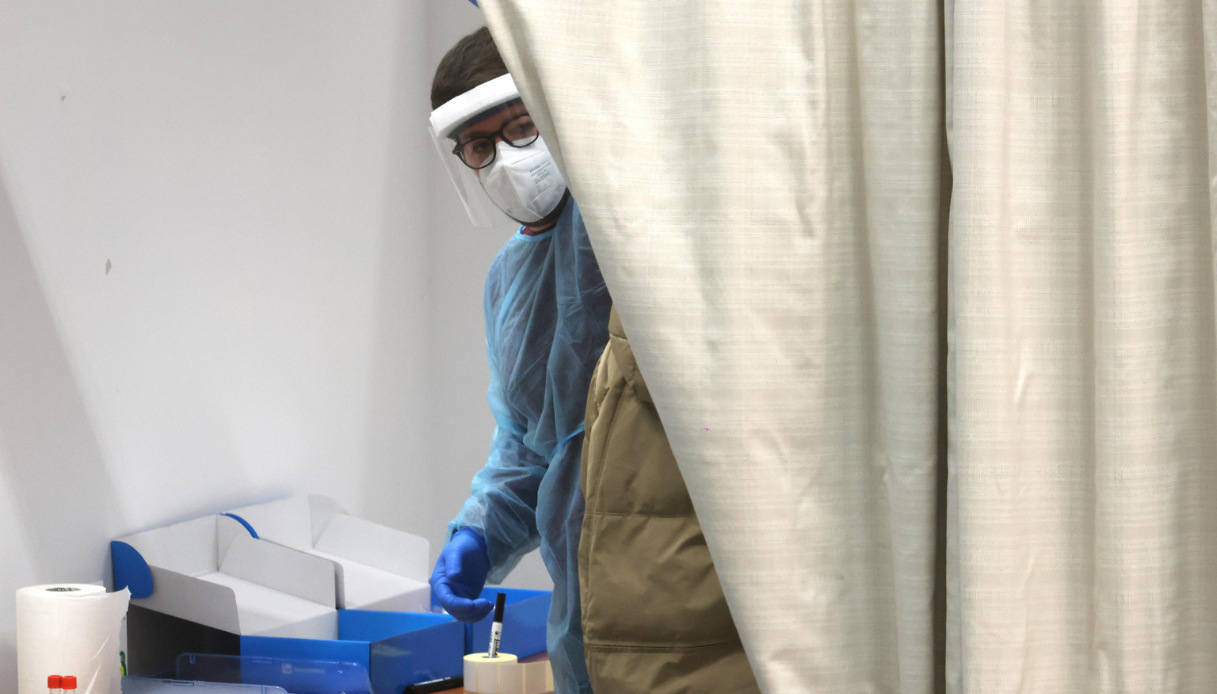 Nuove regole Covid dal 1° gennaio 2023: cosa cambia per positivi e non