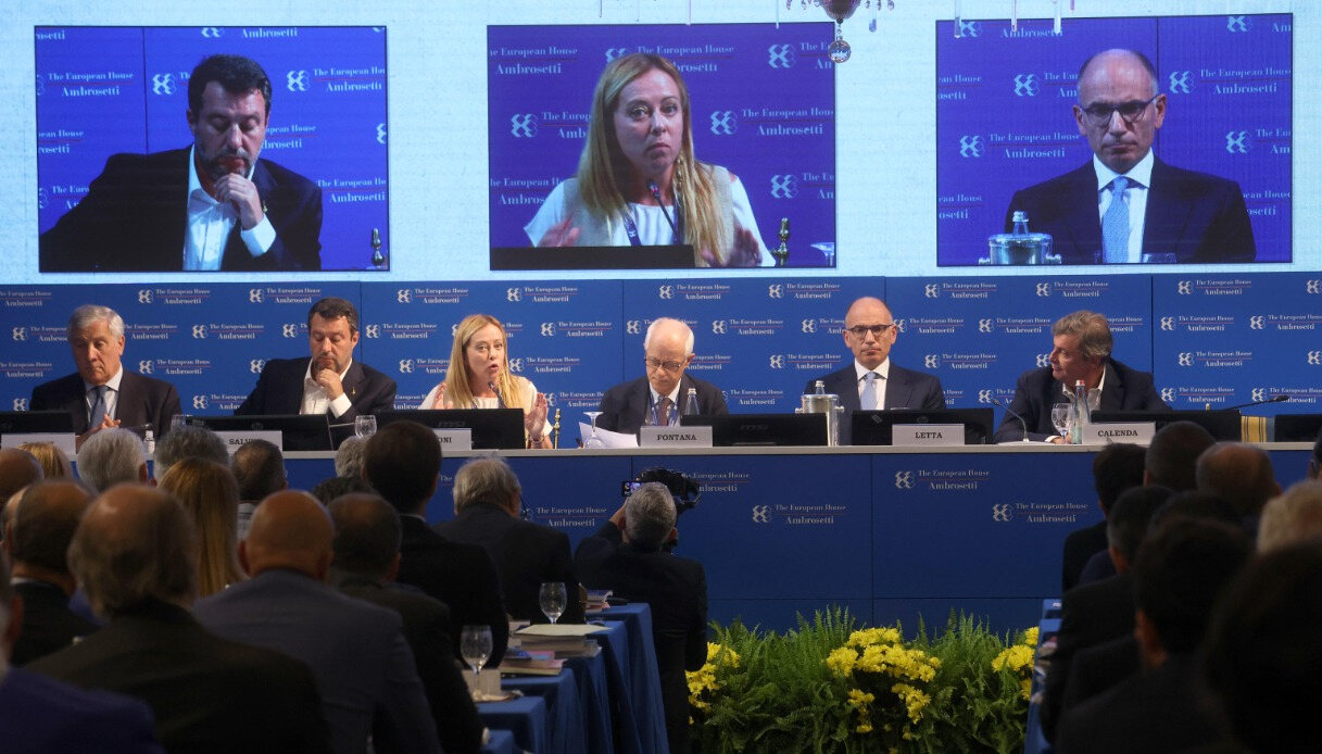 Sondaggi politici di fine anno, crolla uno storico partito