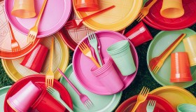 Posate e piatti monouso addio: rivoluzione in Inghilterra