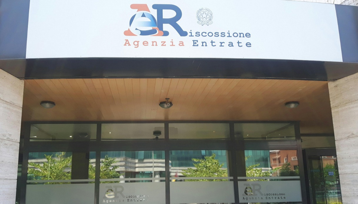 “Rimborsi dall’Agenzia delle Entrate”, ma è una truffa: attenzione