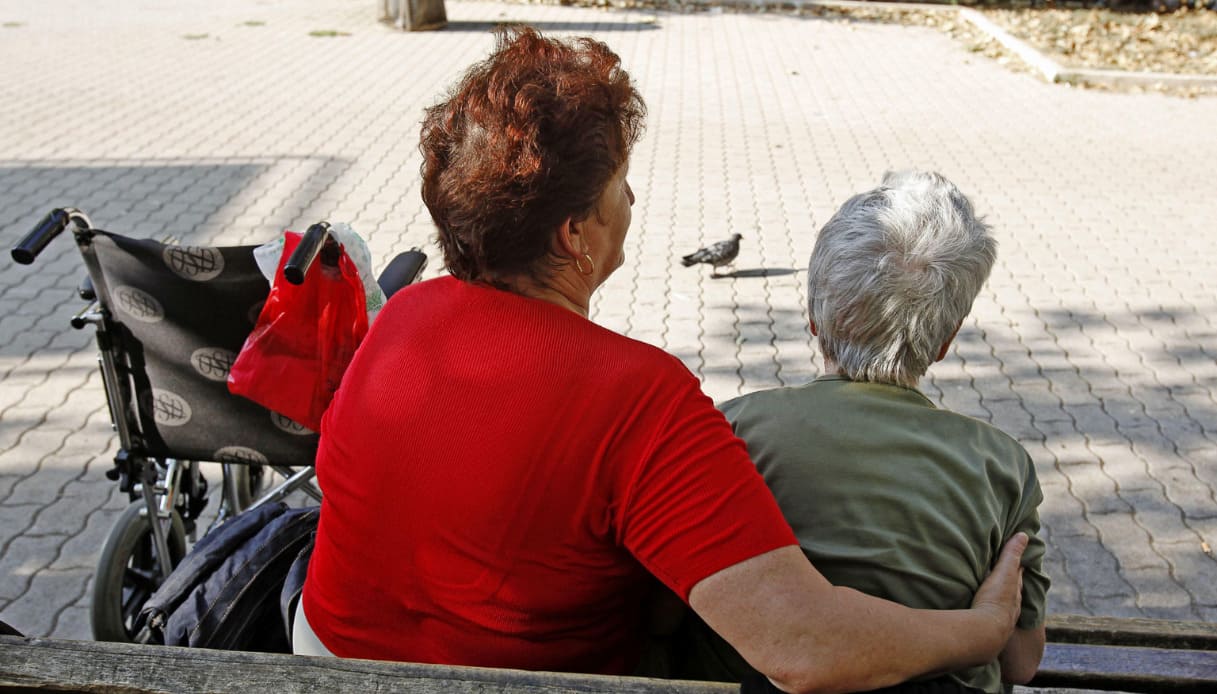 Colf e badanti, stangata causa aumenti: è emergenza famiglie