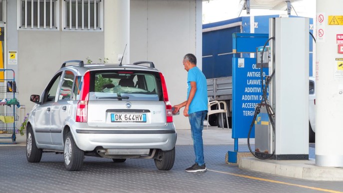 Bonus benzina 2023: esclusa l’esenzione contributiva, rimane solo quella fiscale