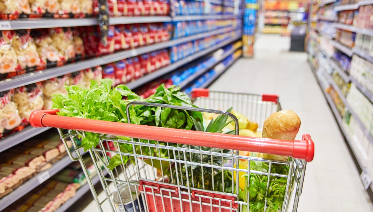 Stangata nel carrello della spesa: costi raddoppiati per un prodotto