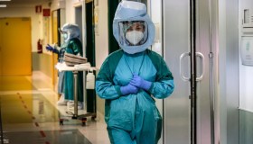 Covid, chi si ammala di più oggi e quanto si muore ancora. Variante Kraken più pericolosa?