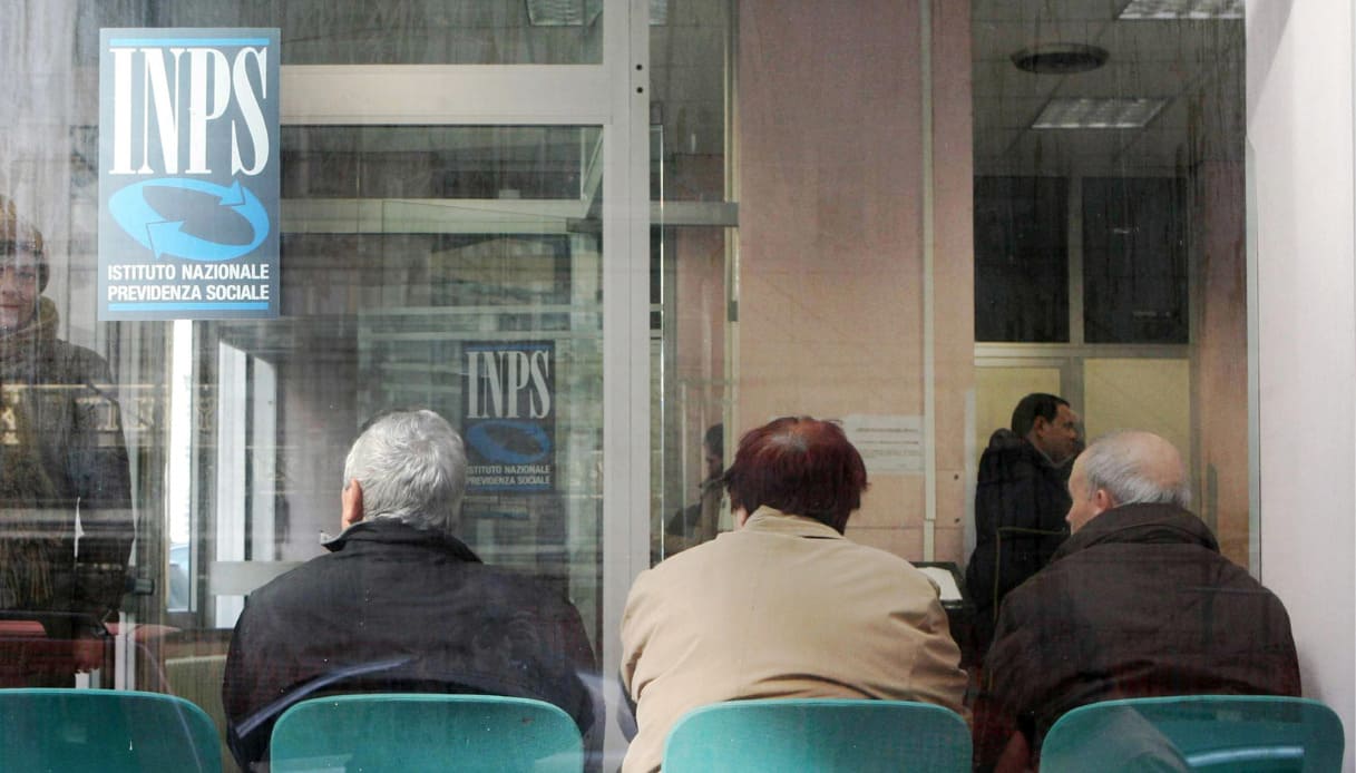 Pensione d’invalidità, stop dopo i 65 anni: la sentenza