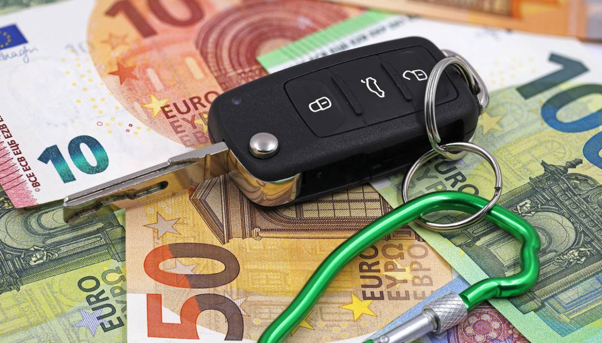 Superbollo auto? Cos’è e chi deve pagarlo